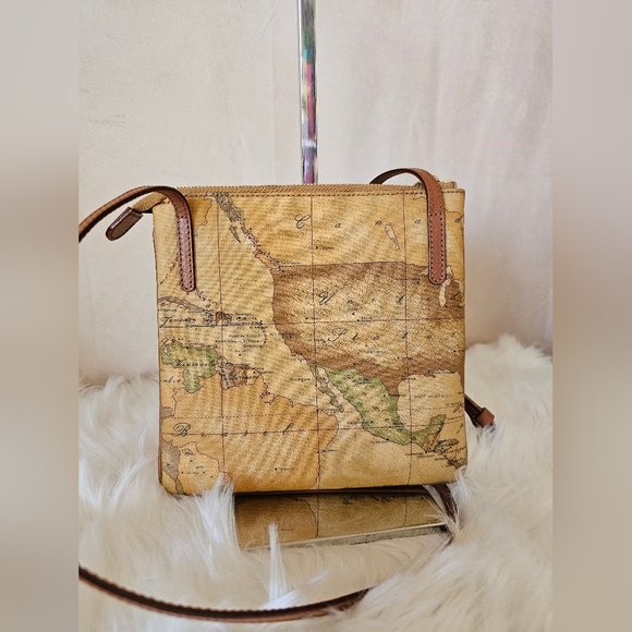 Alviero martini sling - Picture 9 of 12